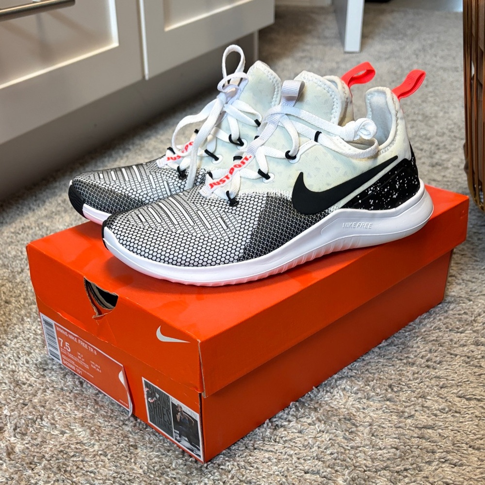 Nike women’s free TR 8 size 7.5